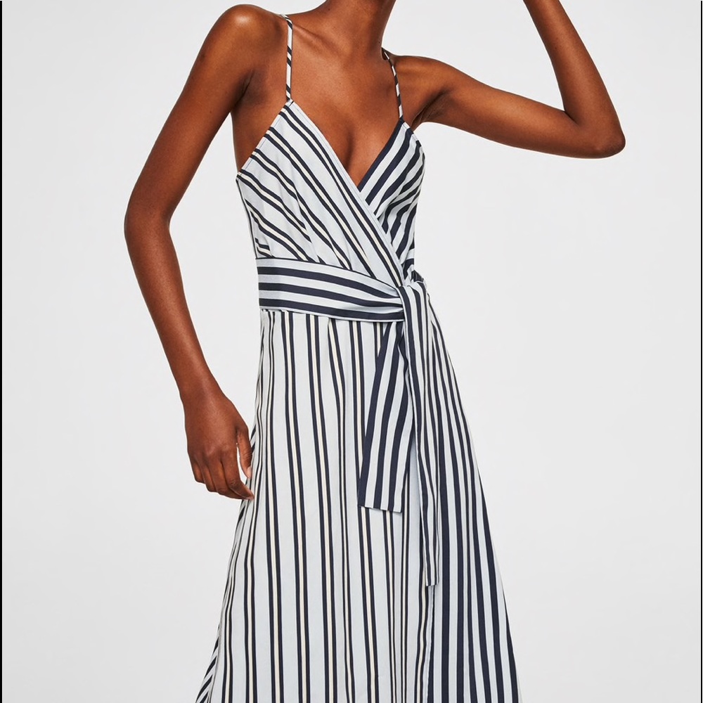 Midi stripped dress.
